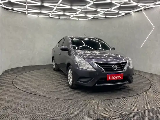 NISSAN-VERSA-2021