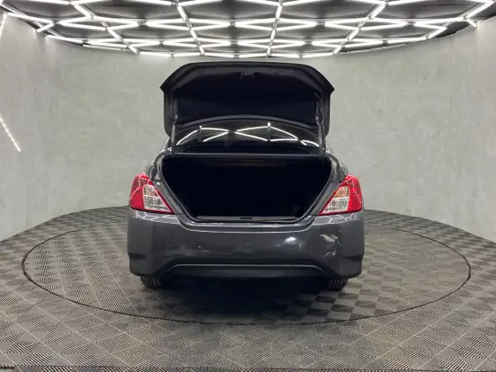 NISSAN-VERSA-2021