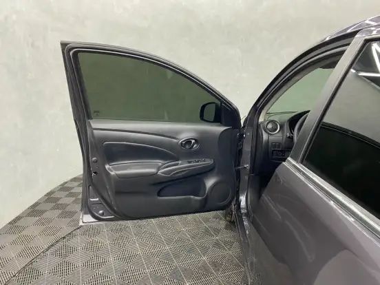 NISSAN-VERSA-2021