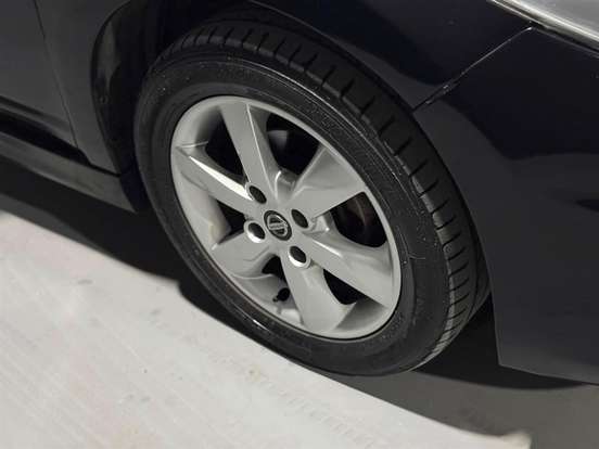 NISSAN-TIIDA-2012