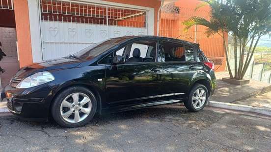 NISSAN-TIIDA-2011