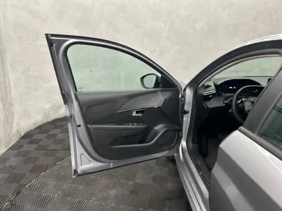 PEUGEOT-208-2023