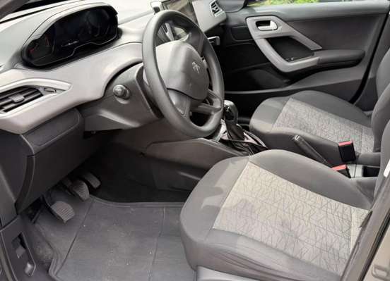 PEUGEOT-208-2019