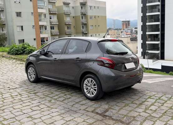 PEUGEOT-208-2019