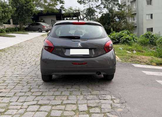 PEUGEOT-208-2019