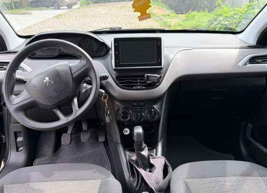 PEUGEOT-208-2019