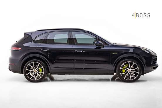 PORSCHE-CAYENNE-2023