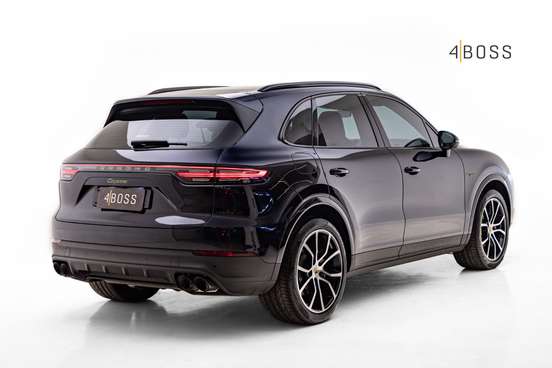 PORSCHE-CAYENNE-2023