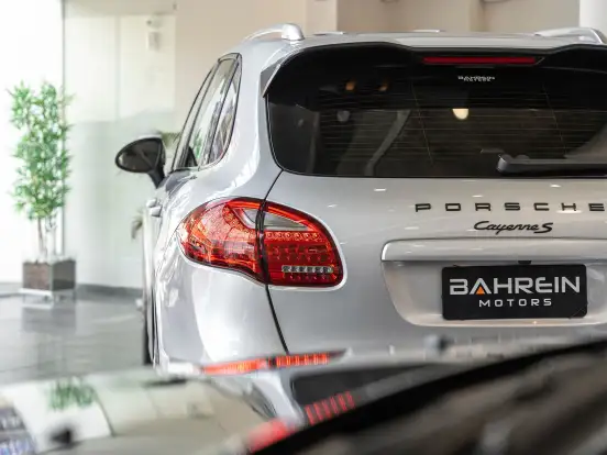 PORSCHE-CAYENNE-2010