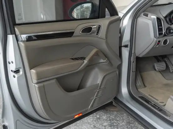 PORSCHE-CAYENNE-2010