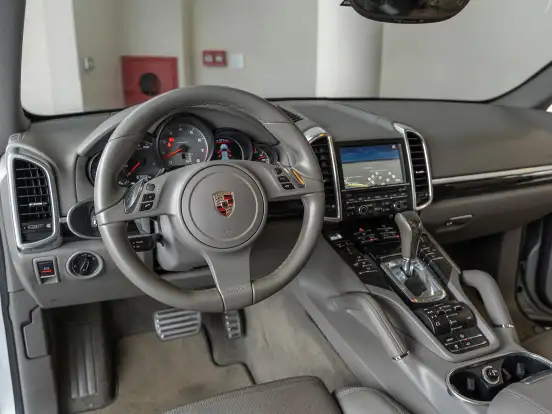PORSCHE-CAYENNE-2010