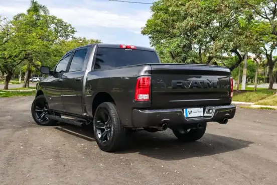 RAM-CLASSIC-5.7 V8 GASOLINA LARAMIE CD 4X4 AUTOMÁTICO RAM-CLASSIC-2022
