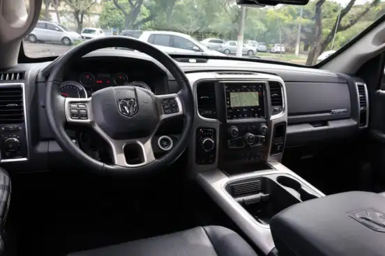 RAM-CLASSIC-5.7 V8 GASOLINA LARAMIE CD 4X4 AUTOMÁTICO RAM-CLASSIC-2022