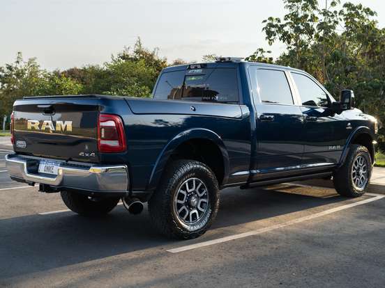RAM-3500-6.7 I6 TURBO DIESEL LIMITED LONGHORN CD 4X4 AUTOMÁTICO RAM-3500-2023