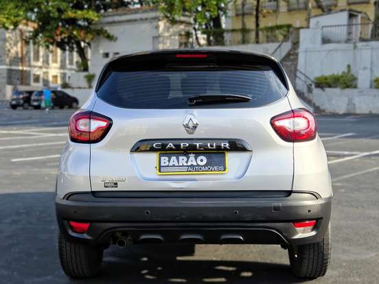 RENAULT-CAPTUR-2021