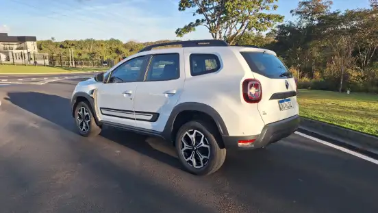 RENAULT-DUSTER-2022