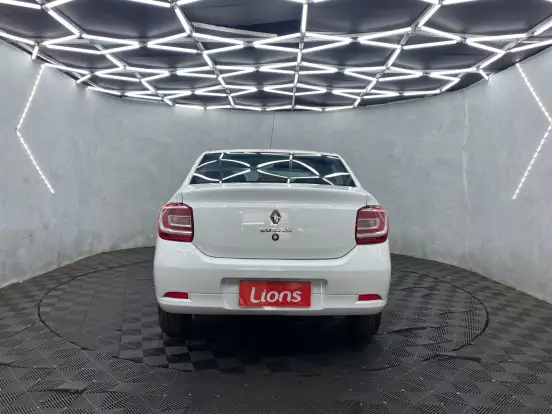 RENAULT-LOGAN-2023