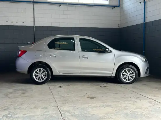 RENAULT-LOGAN-2025