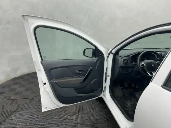 RENAULT-LOGAN-2025