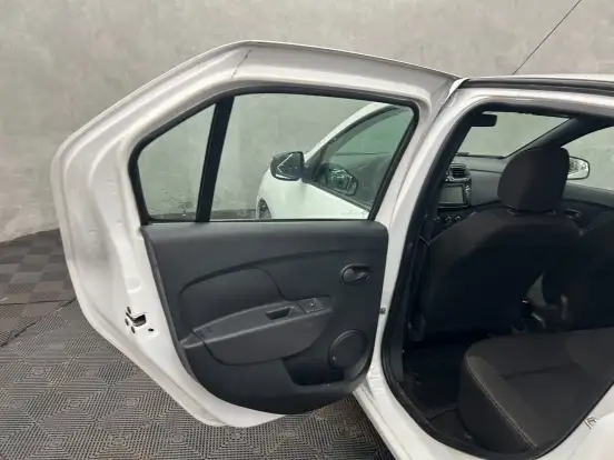 RENAULT-LOGAN-2025