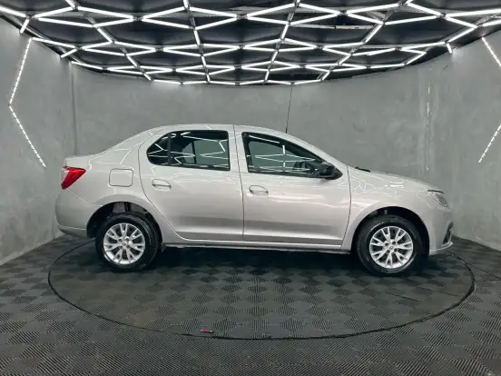 RENAULT-LOGAN-2024
