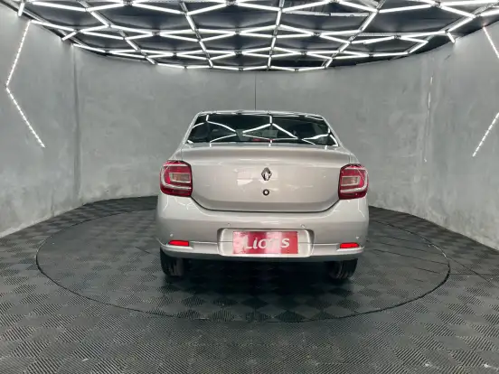 RENAULT-LOGAN-2024