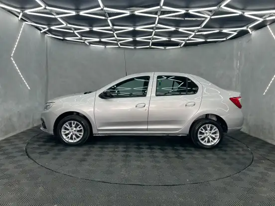RENAULT-LOGAN-2024