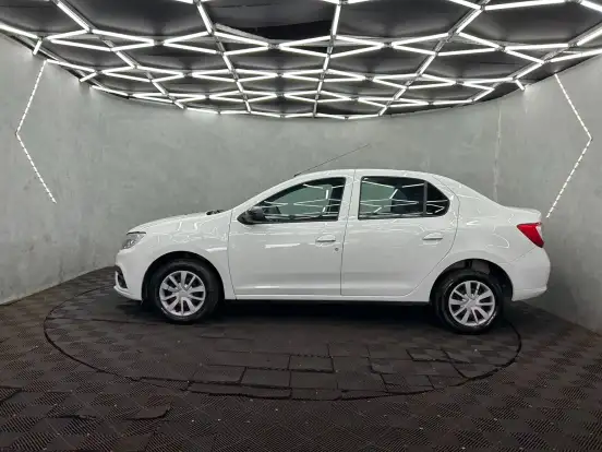 RENAULT-LOGAN-2022