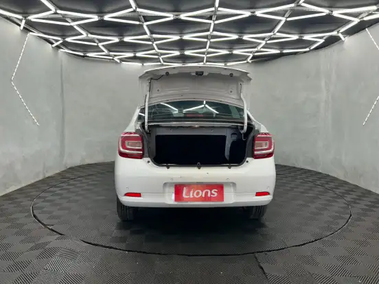 RENAULT-LOGAN-2024