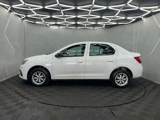RENAULT-LOGAN-2024