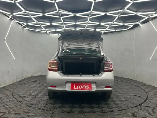 RENAULT-LOGAN-2023