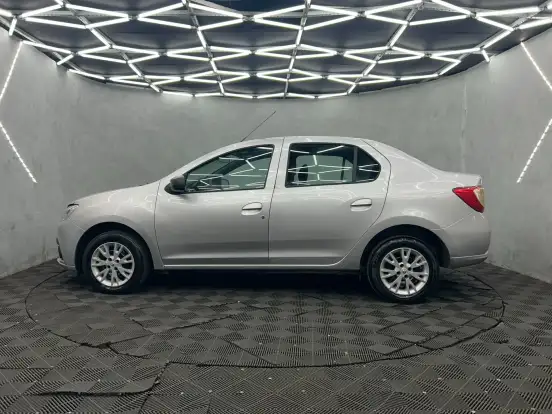 RENAULT-LOGAN-2023