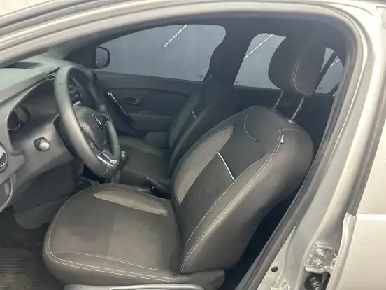 RENAULT-LOGAN-2024