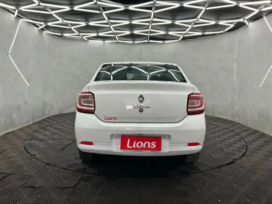 RENAULT-LOGAN-2023