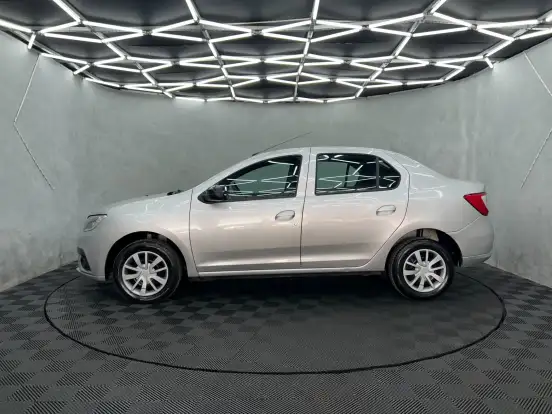 RENAULT-LOGAN-2024
