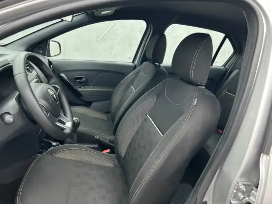 RENAULT-LOGAN-2024