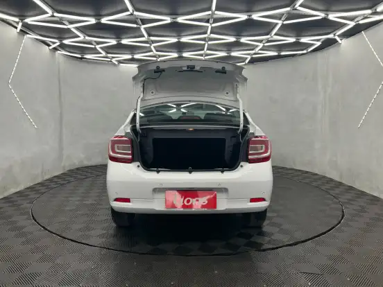 RENAULT-LOGAN-2024