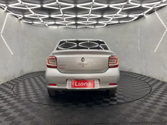 RENAULT-LOGAN-2019