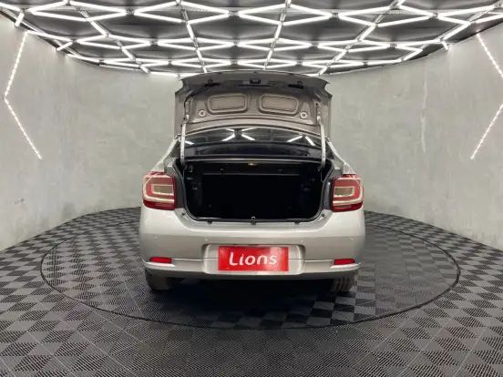 RENAULT-LOGAN-2019