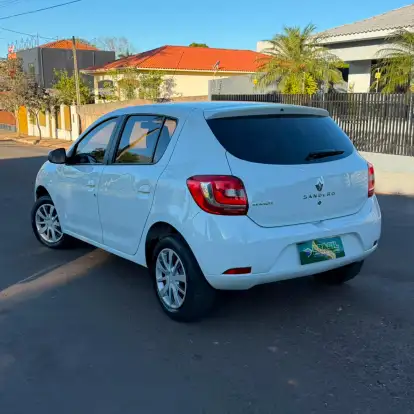 RENAULT-SANDERO-2017