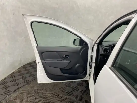 RENAULT-SANDERO-2021