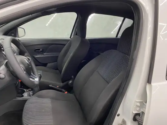 RENAULT-SANDERO-2021