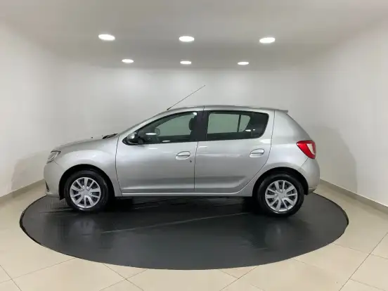 RENAULT-SANDERO-2019