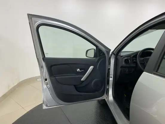 RENAULT-SANDERO-2019