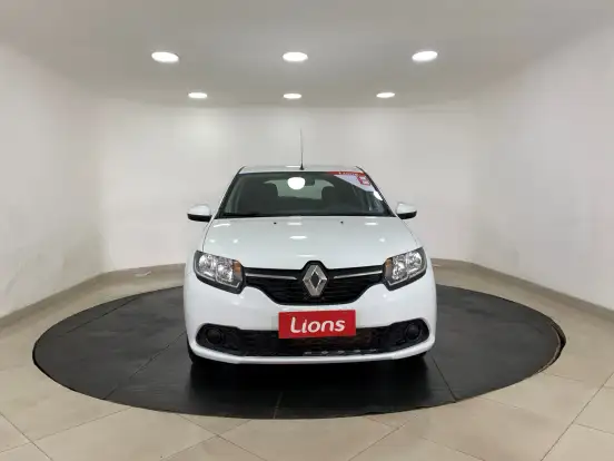 RENAULT-SANDERO-2018
