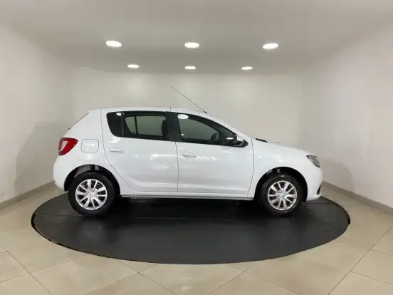 RENAULT-SANDERO-2018