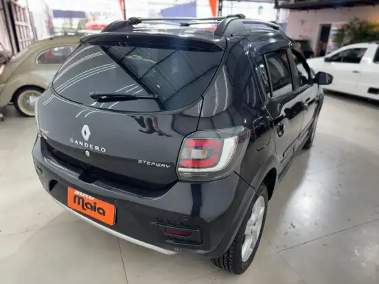 RENAULT-SANDERO-2018
