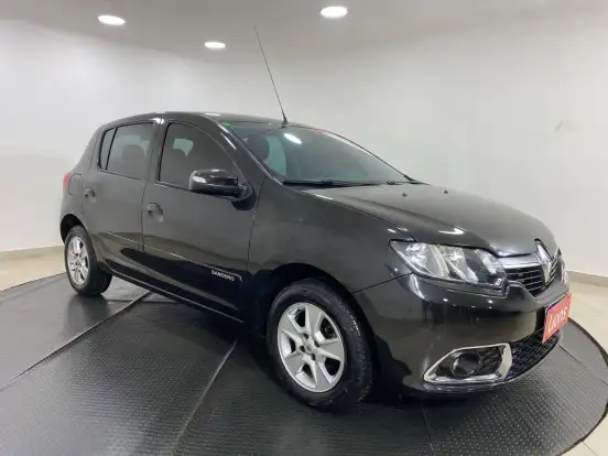 RENAULT-SANDERO-2016