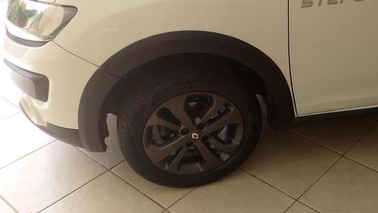 RENAULT-SANDERO-2017
