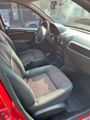 RENAULT-SANDERO-2012